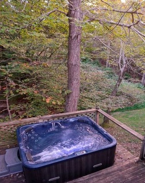 Delightful Cottage with Hot Tub near Daniel Boone National Forest, Kentucky2